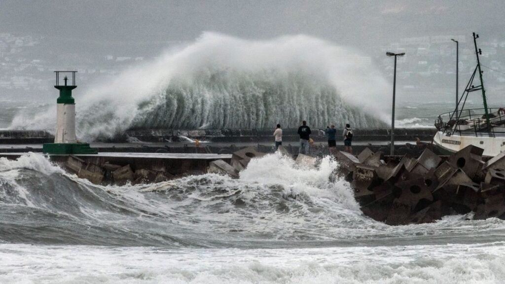 Stormy Start to the Week - Thunderstorms and Flood Risks Hit South Africa